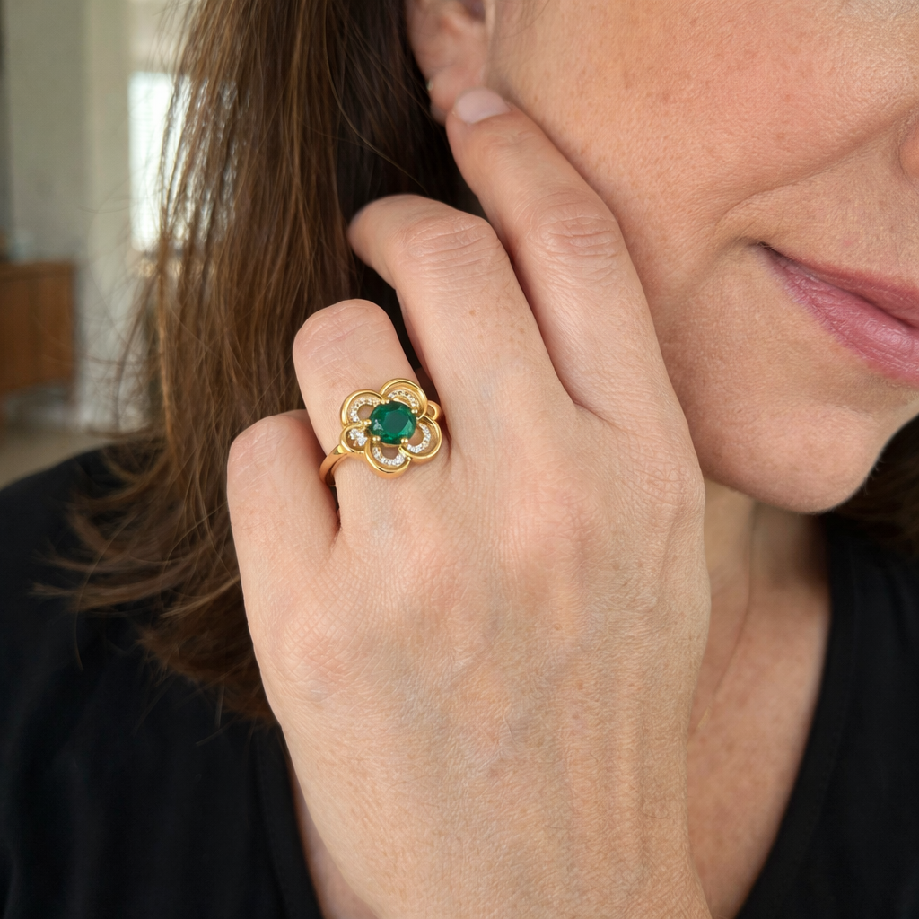 Emerald Halo Trefoil Spinner Ring | GOLD