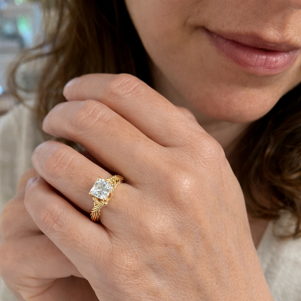 Stunning Knot Band Ring | GOLD