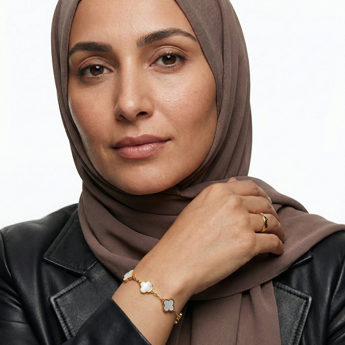 سوار البرسيم الأبيض
